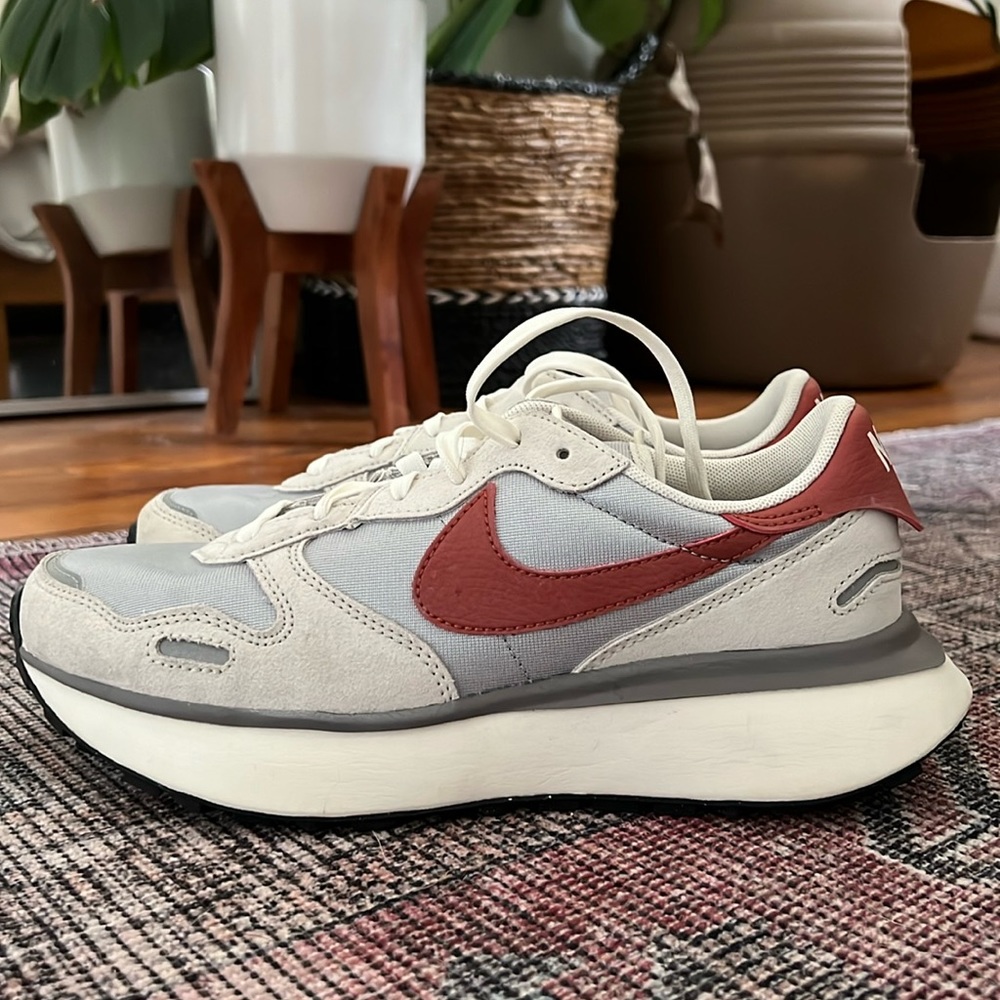 Nike Women's Athletic Shoes Cream Gray with Red Swoosh